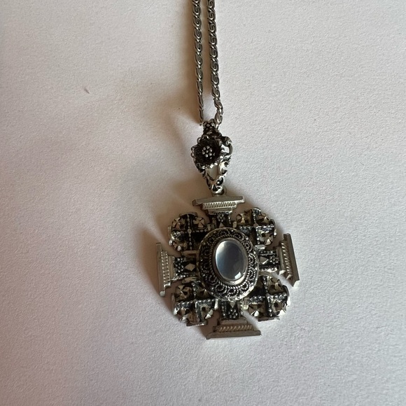 Vintage Jerusalem Necklace and Box 100 percent Sterling Silver - Picture 2 of 5